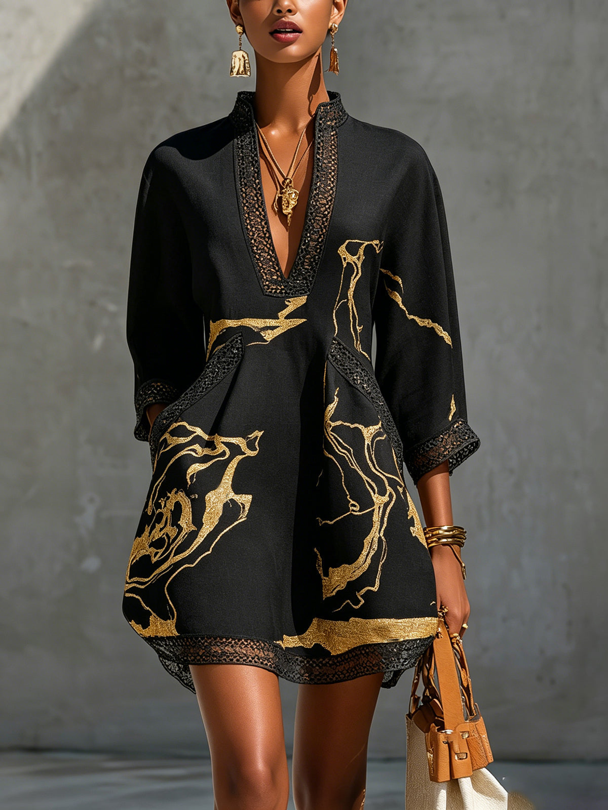 Donatella minivestido negro con estampado de mármol dorado